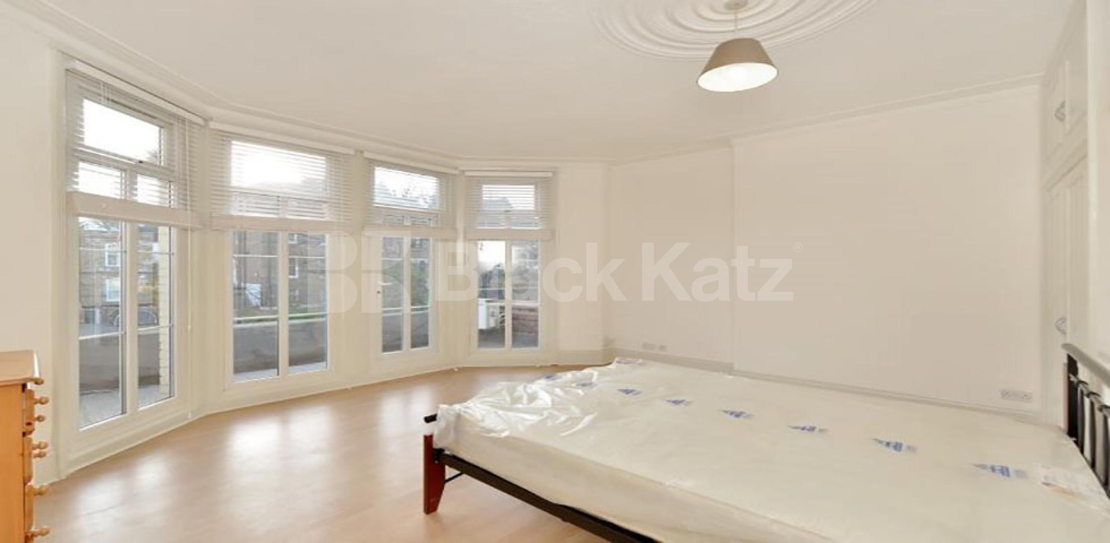 			LARGE STUDIO WITH BALCONY!, Studio Apartment, 1 bath, 1 reception Flat			 Archway Road, HIGHGATE 